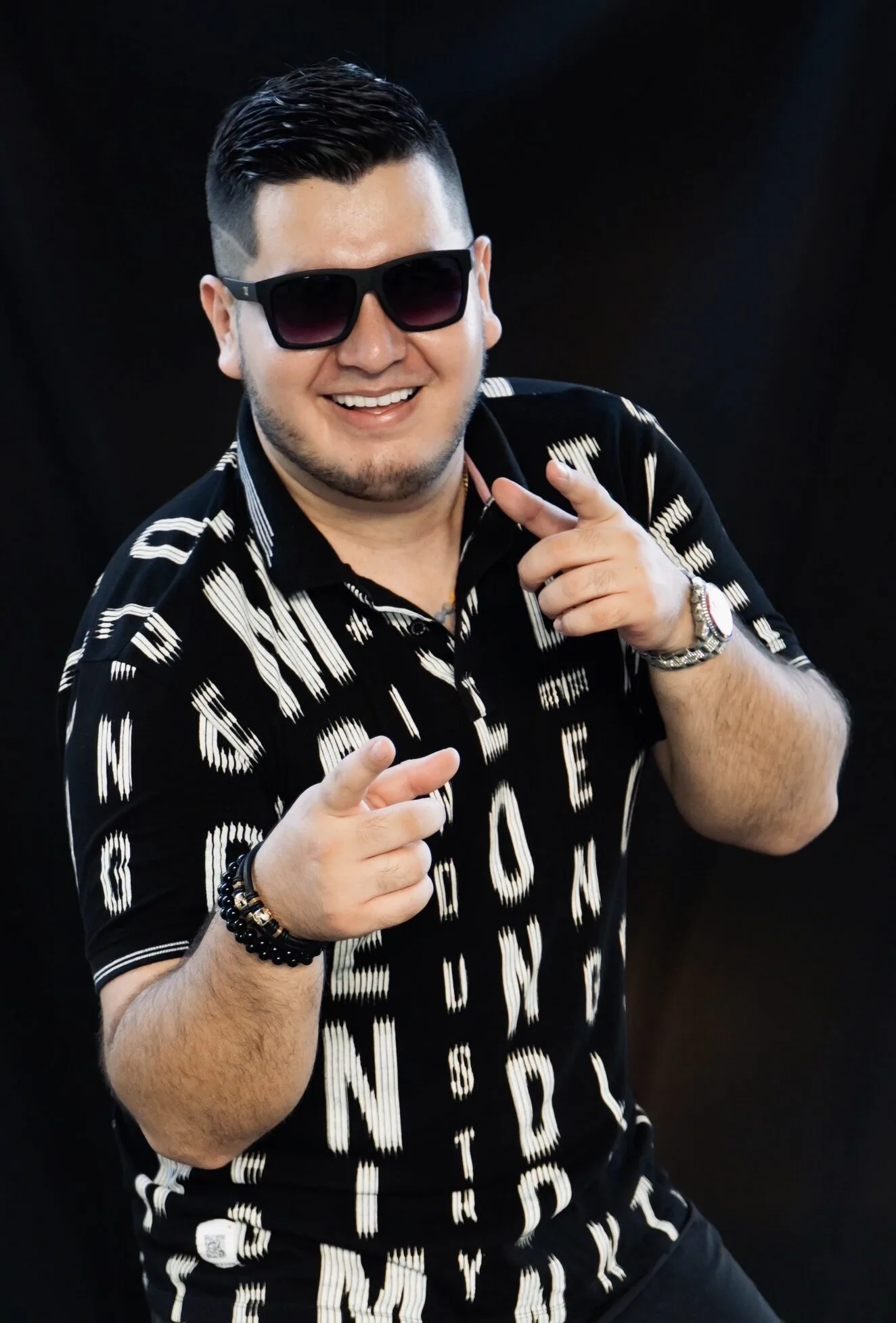 Pipe Cumbe cantando vallenato en concierto