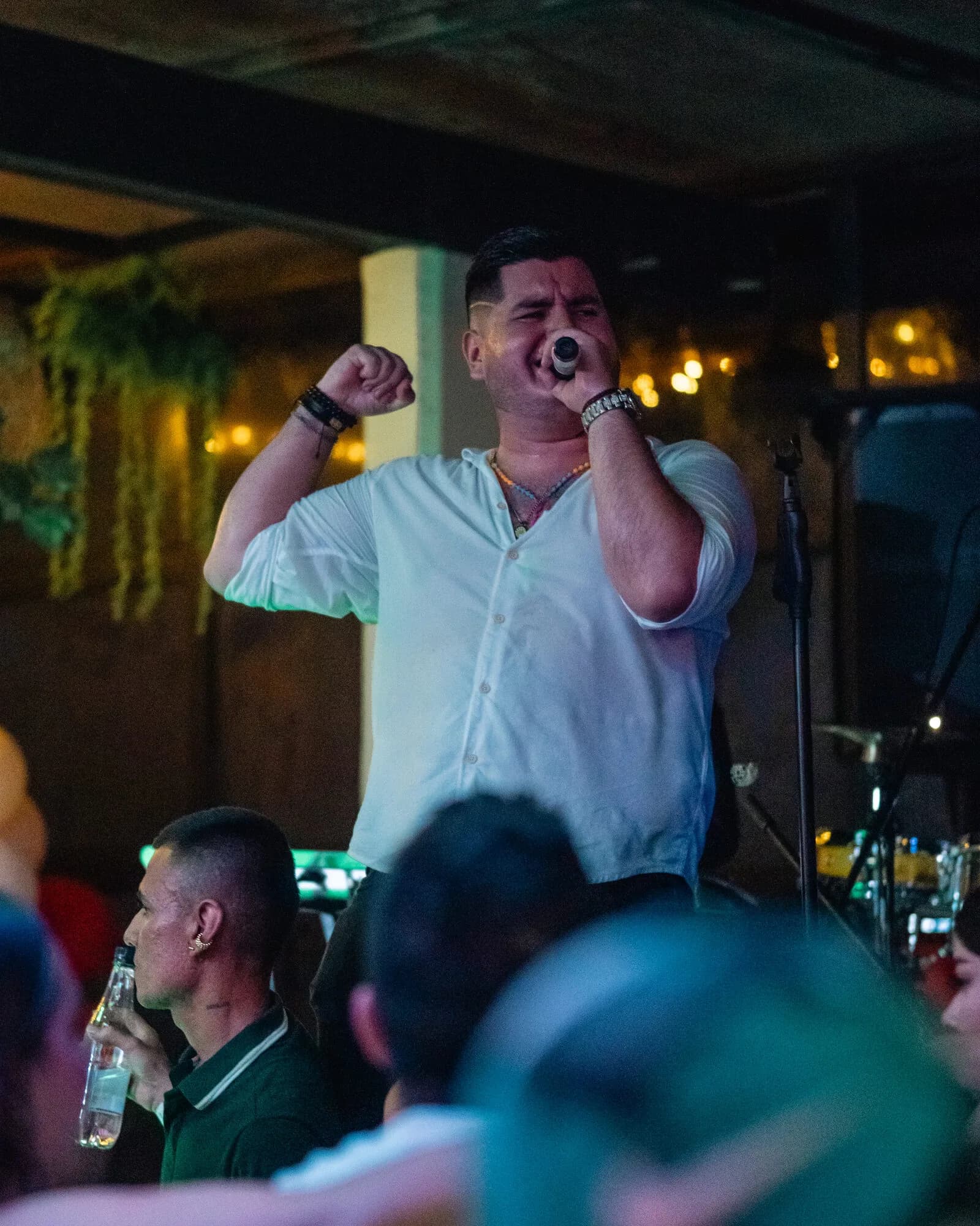 Pipe Cumbe en evento con show vallenato para público en vivo